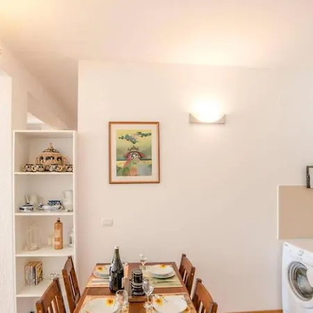 Zozi Apartment *